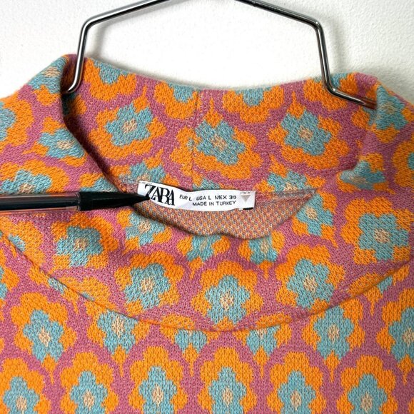 Neck Puff Sleeve Geometric - Picture 2 of 9